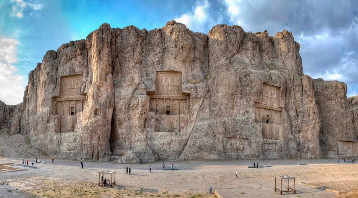 Naqsh-e Rustam: Las espectaculares y antiguas tumbas Persas (Video)