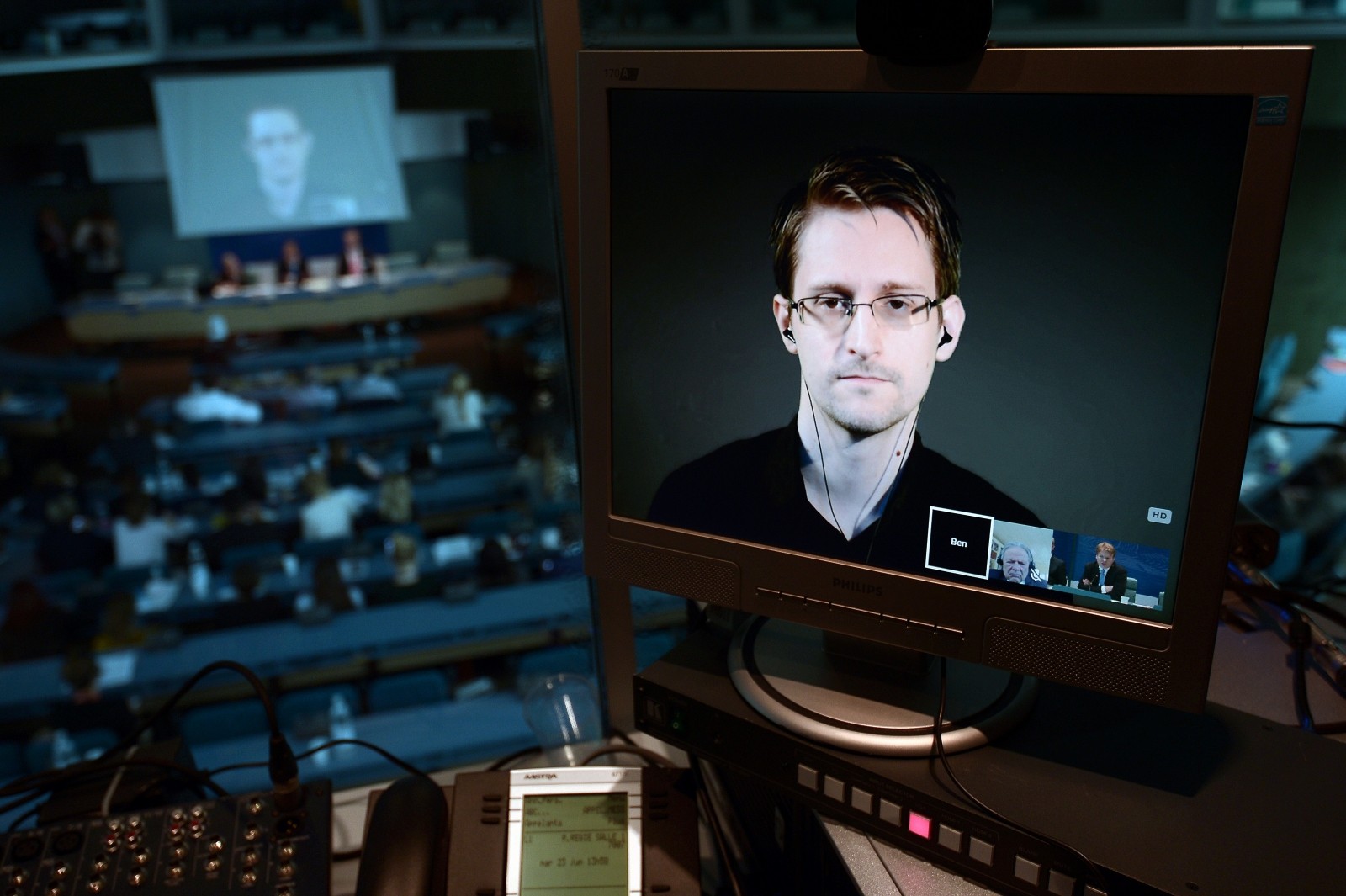 Snowden detalla cómo la CIA hackea los televisores y demás electrodomésticos de tu Casa (Video)