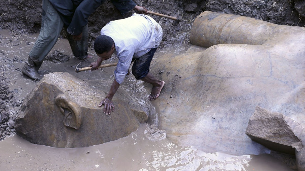 Descubren la Estatua de un Coloso de 8 metros y más de 3.000 años en Egipto