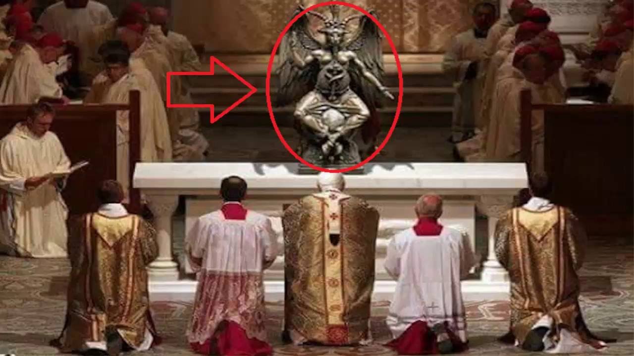 El Vaticano al Descubierto: Bizarros Rituales Illuminati en su Interior (Video)