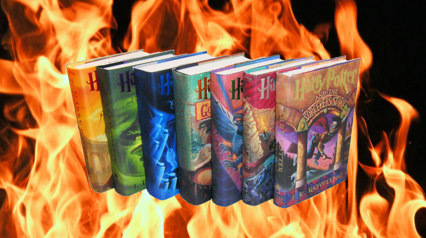 Sacerdotes polacos queman libros de Harry Potter por ser «malignos»