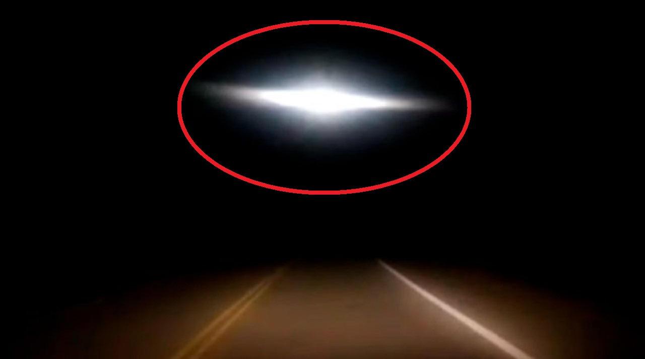 Aseguran haber grabado un OVNI sobre una carretera de Argentina (Video)