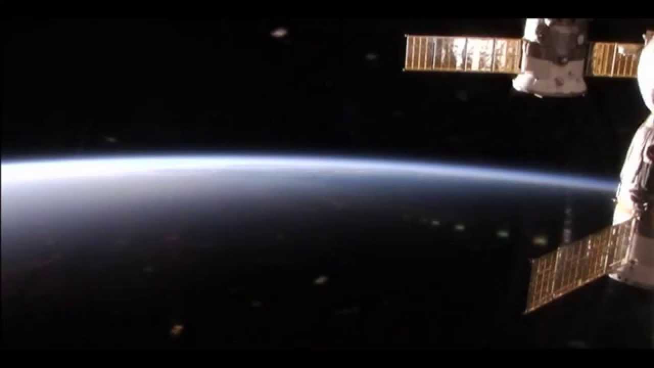 2 OVNIs descubiertos en grabación de la Estación Espacial Internacional