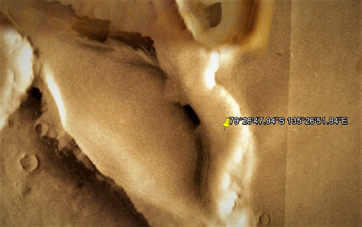Imagen de Google Earth parece mostrar un «hangar» en Marte (Video)