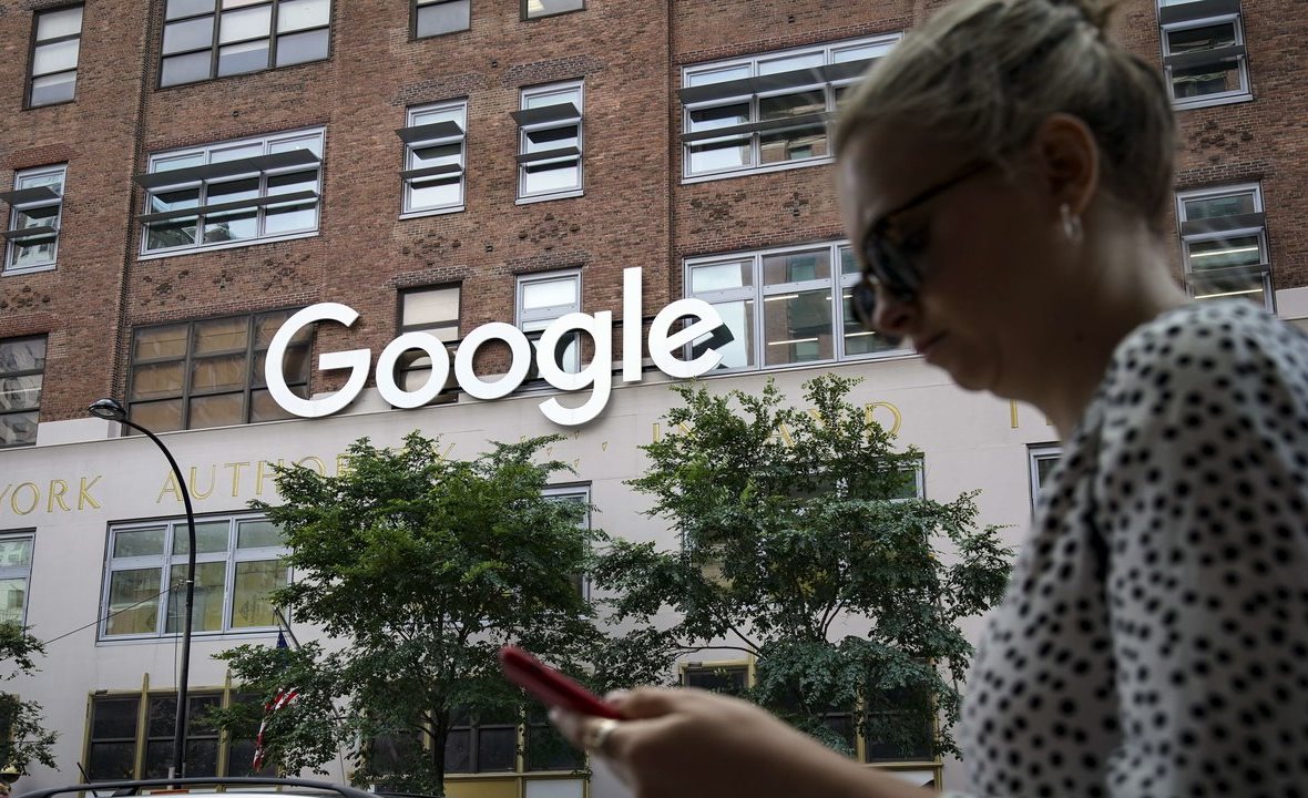 ¡Google nos espía! Admiten escuchar conversaciones de usuarios (Video)