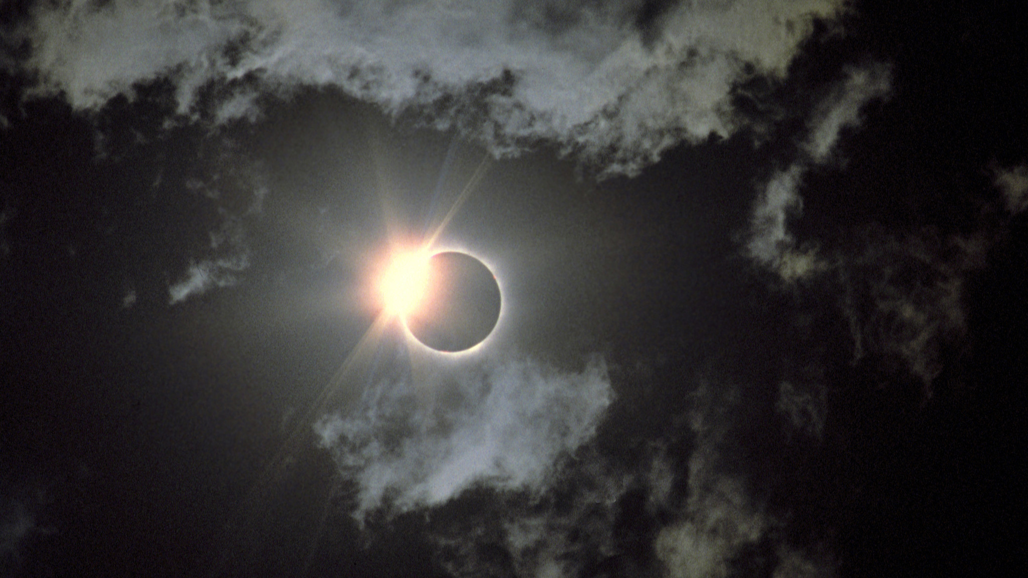 Un eclipse solar total oscurecerá los cielos el 2 de julio (Video)