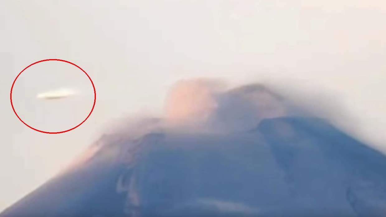 Nuevo OVNI es captado sobrevolando el volcán Popocatépetl (Video)