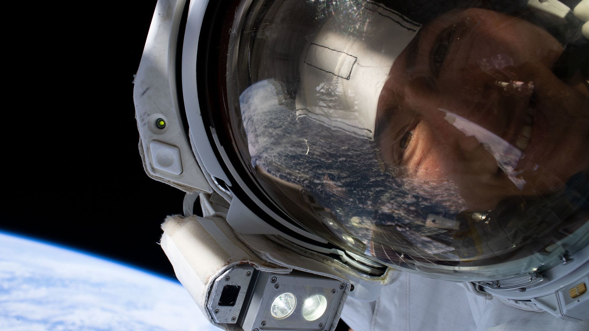 Christina Koch, la mujer que ha batido el récord de tiempo en el espacio