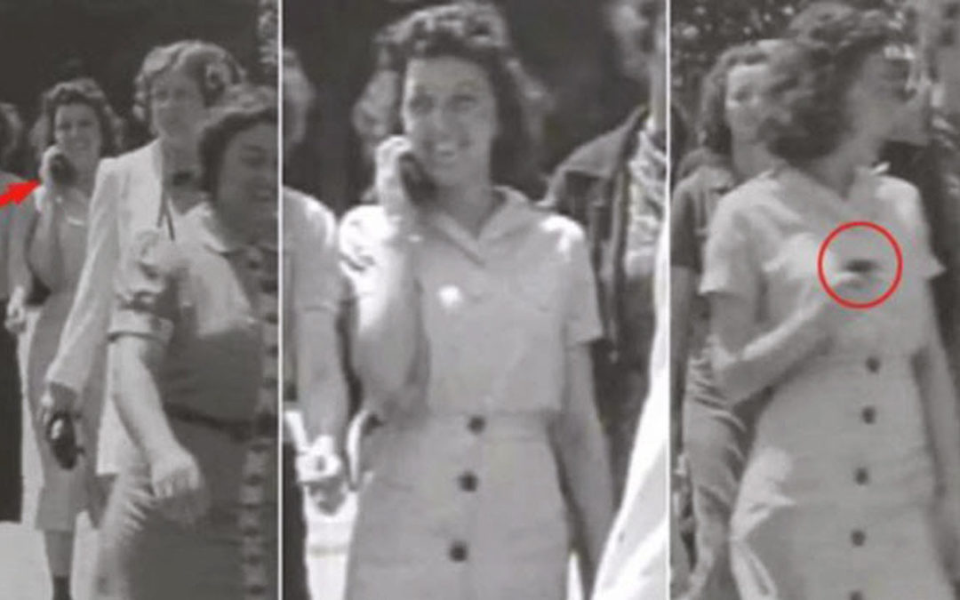 Una misteriosa mujer «hablando por móvil» en 1938: ¿Viaje en el tiempo?