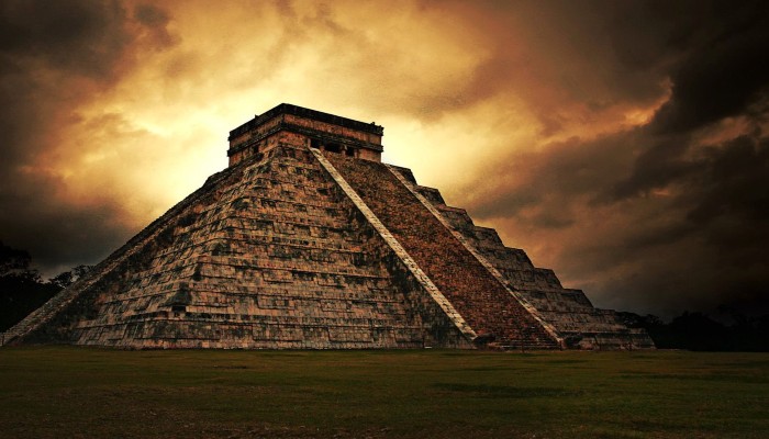 Libro de los Antiguos Mayas: Seres de otros mundos crearon al ser humano
