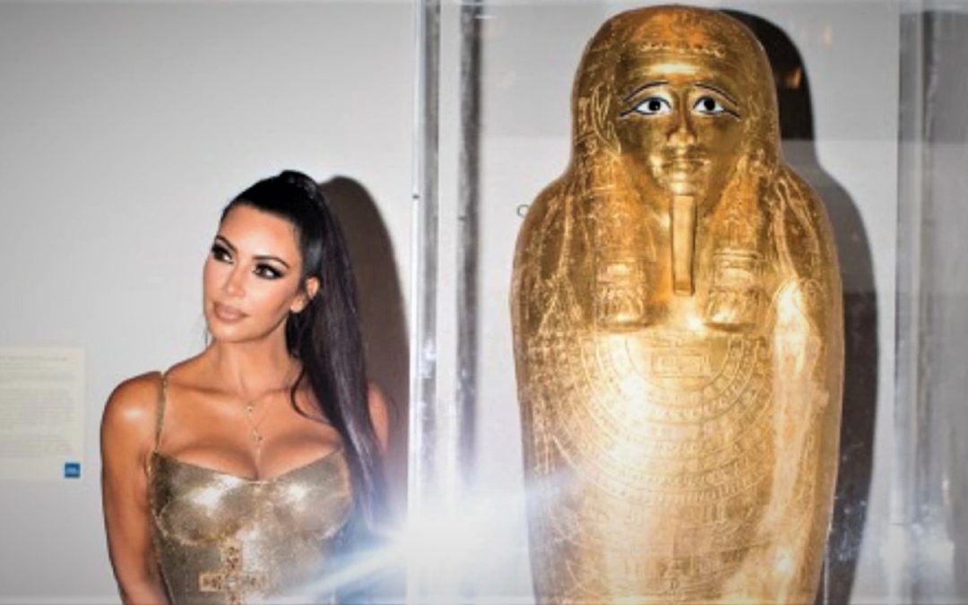 Kim Kardashian «resolvió» el misterio de un antiguo sarcófago egipcio