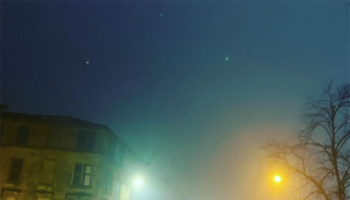 3 OVNIs sobrevuelan el cielo de Glasgow, dejando atónitos a los residentes