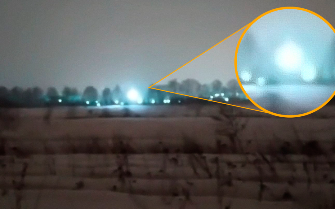 Testigos graban un «luminoso OVNI» aterrizando en Rusia (Video)