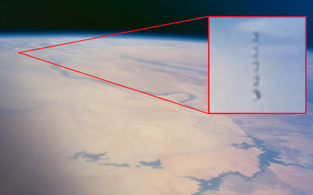Polémica imagen de NASA: ¿Flota de OVNIs en formación entrado a la Tierra?