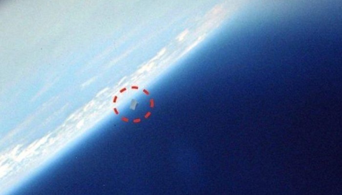 Extraño OVNI triangular fue captado en una antigua imagen de la NASA
