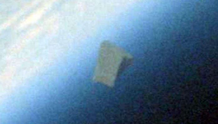 Extraño OVNI triangular fue captado en una antigua imagen de la NASA